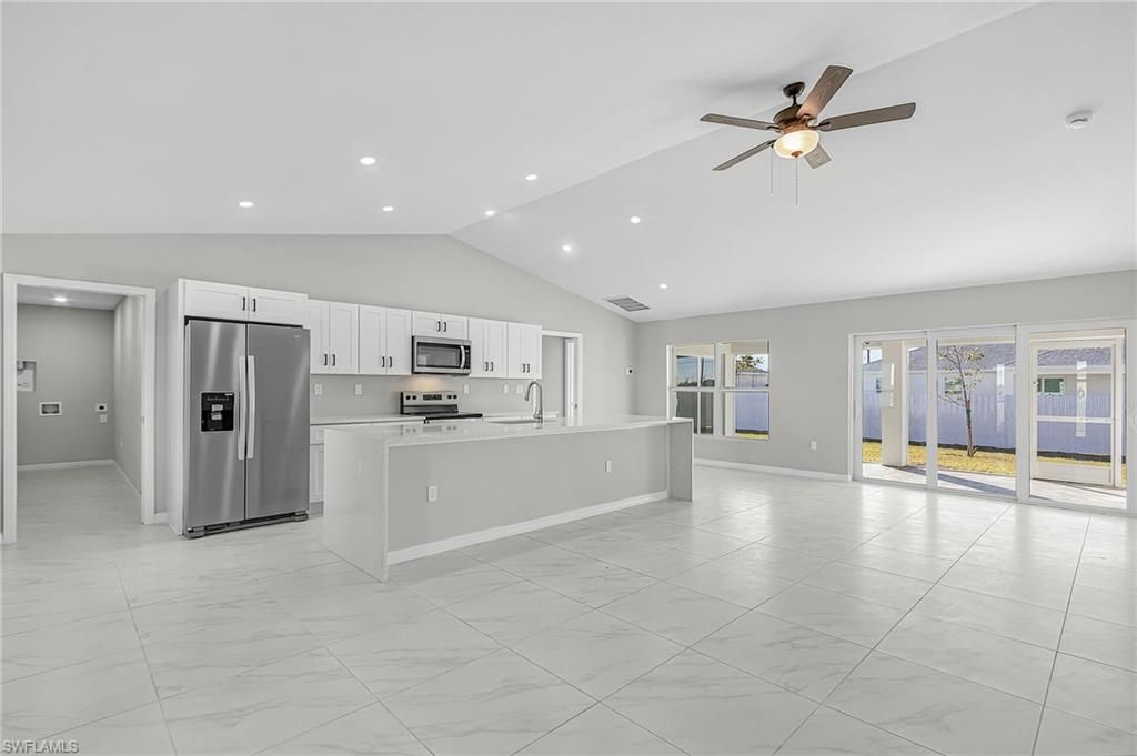 Image 4 of property listing at 1128 NW 9th TER, Cape Coral, FL 33993
