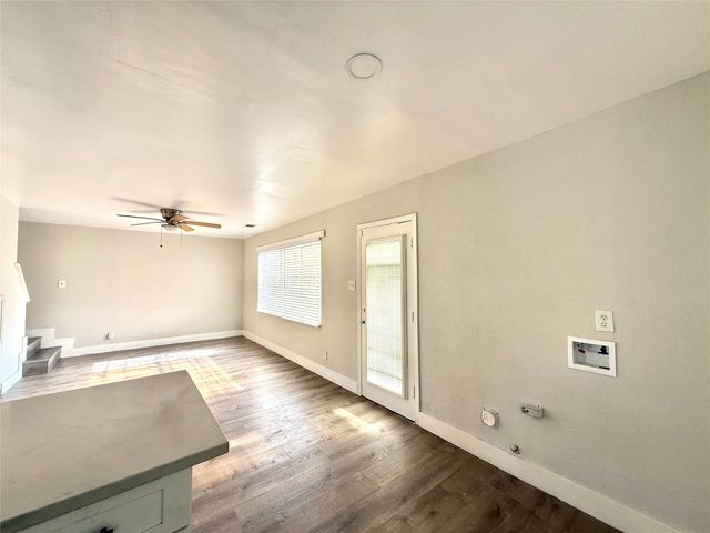 7119 S Gessner Rd B, Houston, TX 77036