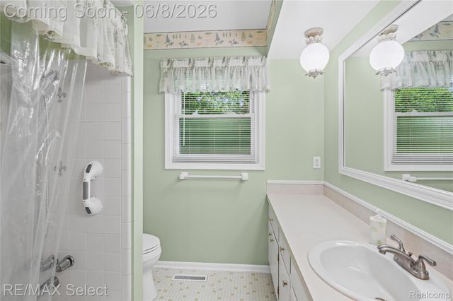 1333 Hidden Oaks Court, Flint Charter Township, MI 48507