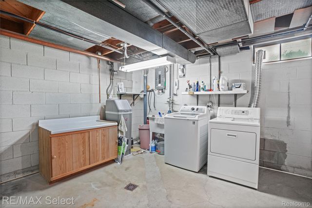 1333 Hidden Oaks Court, Flint Charter Township, MI 48507