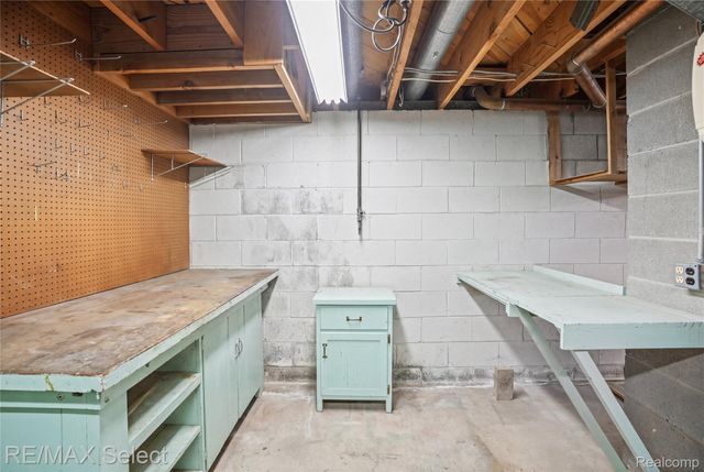 1333 Hidden Oaks Court, Flint Charter Township, MI 48507