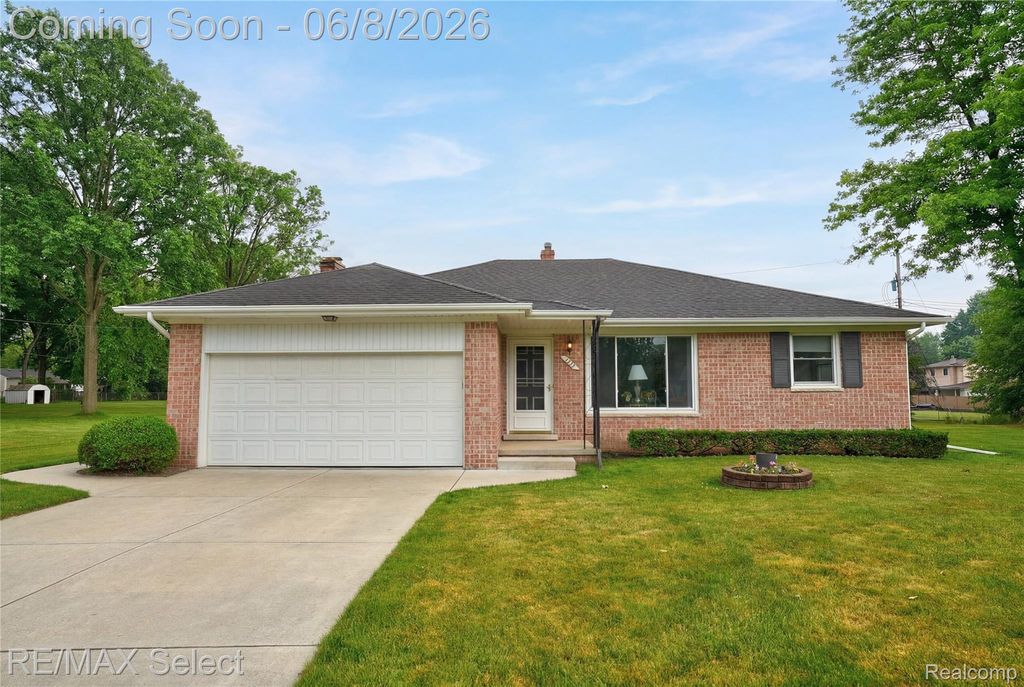 1333 Hidden Oaks Court, Flint Charter Township, MI 48507