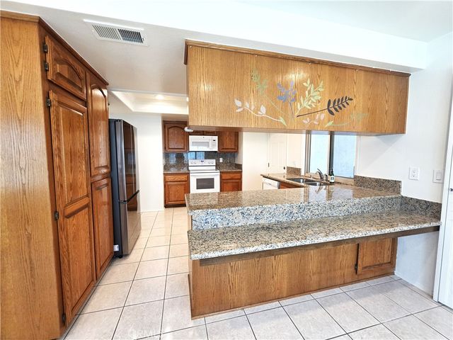 3709 S Sea Cliff, Santa Ana, CA 92704