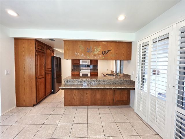3709 S Sea Cliff, Santa Ana, CA 92704