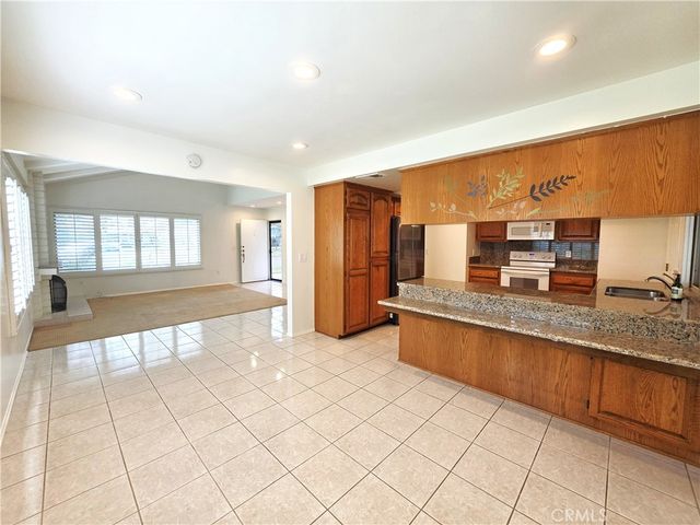 3709 S Sea Cliff, Santa Ana, CA 92704