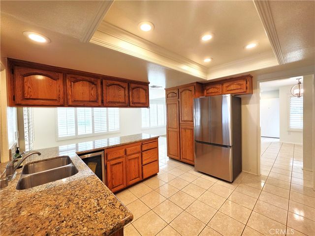 3709 S Sea Cliff, Santa Ana, CA 92704