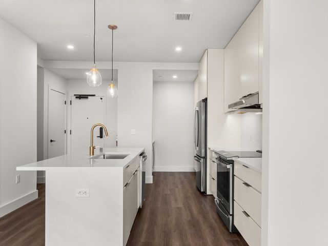 125 Cambrian Way Unit 611, Burlington, VT 05401