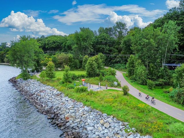 125 Cambrian Way Unit 611, Burlington, VT 05401
