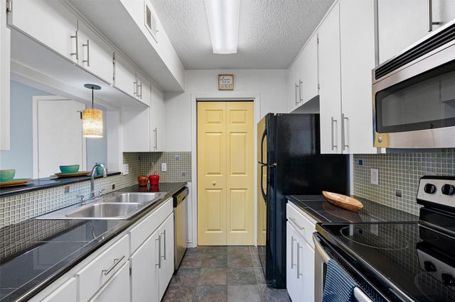 6718 Silvermine DR 702, Austin, TX 78736