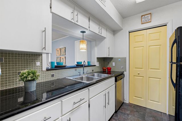 6718 Silvermine DR 702, Austin, TX 78736