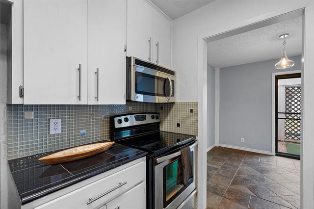 6718 Silvermine DR 702, Austin, TX 78736