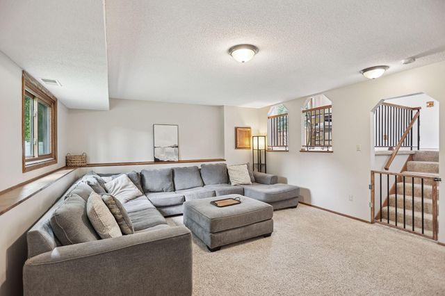 5860 Hodgson Road, Shoreview, MN 55126