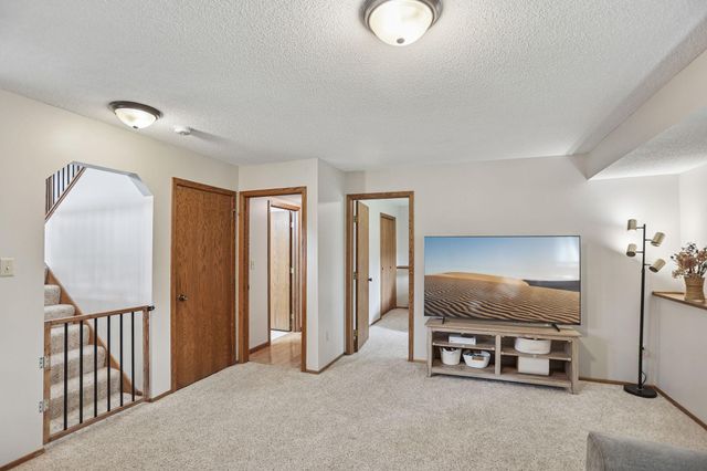 5860 Hodgson Road, Shoreview, MN 55126