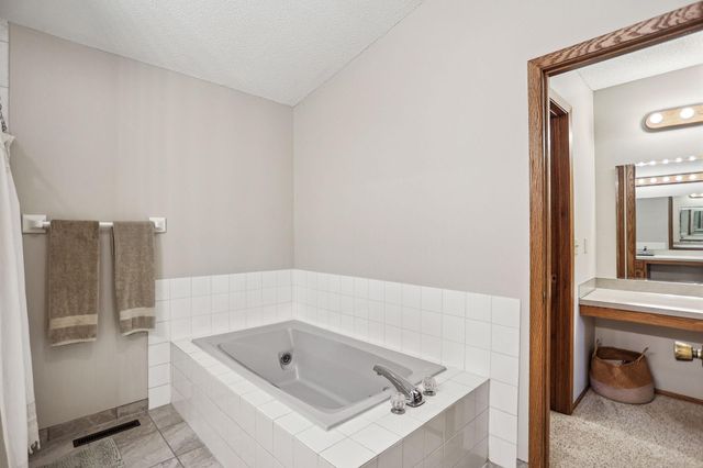 5860 Hodgson Road, Shoreview, MN 55126