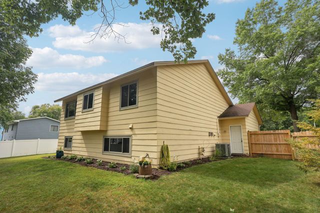 5860 Hodgson Road, Shoreview, MN 55126