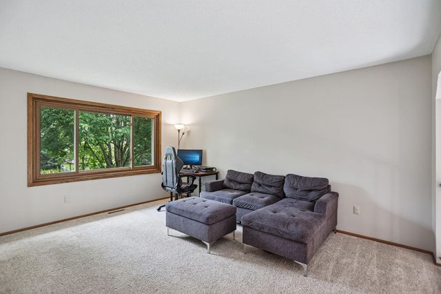 5860 Hodgson Road, Shoreview, MN 55126