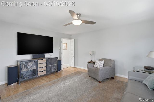 31700 Nixon Street, Beverly Hills, MI 48025