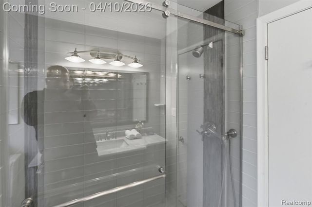 31700 Nixon Street, Beverly Hills, MI 48025