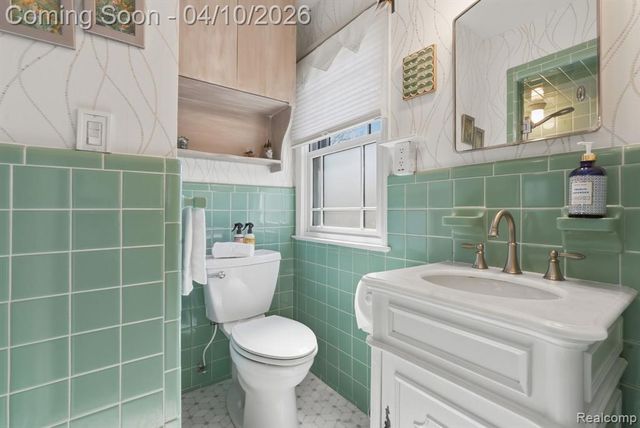 31700 Nixon Street, Beverly Hills, MI 48025
