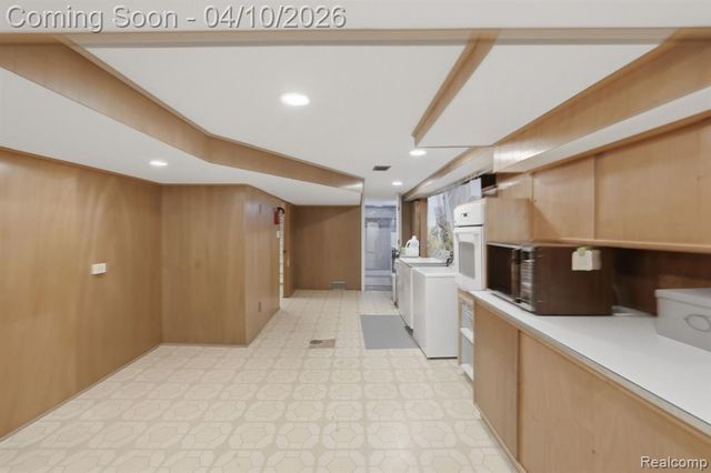 31700 Nixon Street, Beverly Hills, MI 48025