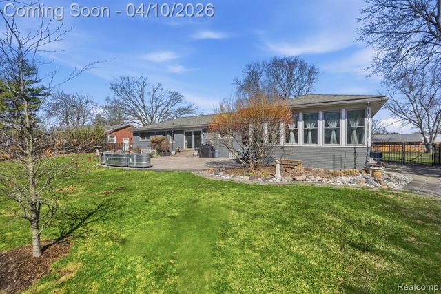 31700 Nixon Street, Beverly Hills, MI 48025