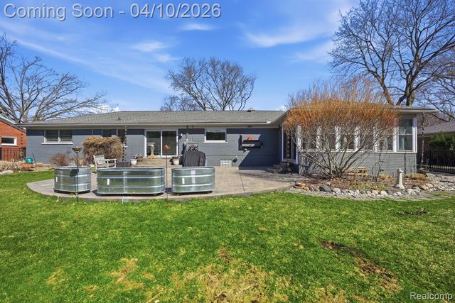 31700 Nixon Street, Beverly Hills, MI 48025