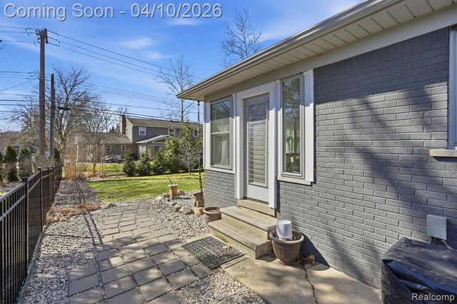 31700 Nixon Street, Beverly Hills, MI 48025