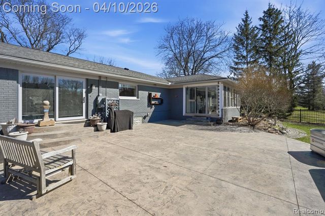 31700 Nixon Street, Beverly Hills, MI 48025