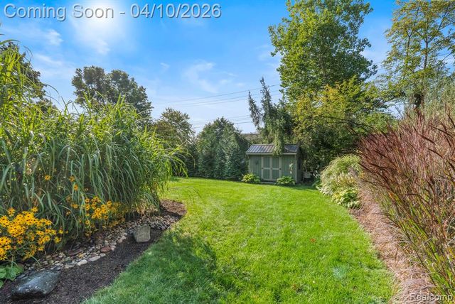 31700 Nixon Street, Beverly Hills, MI 48025