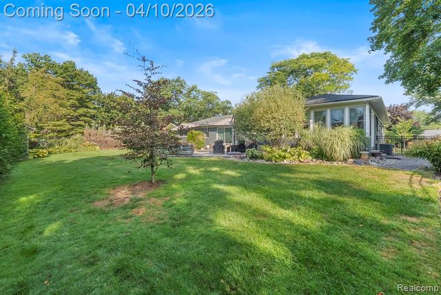 31700 Nixon Street, Beverly Hills, MI 48025