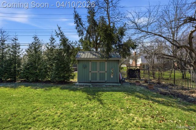 31700 Nixon Street, Beverly Hills, MI 48025