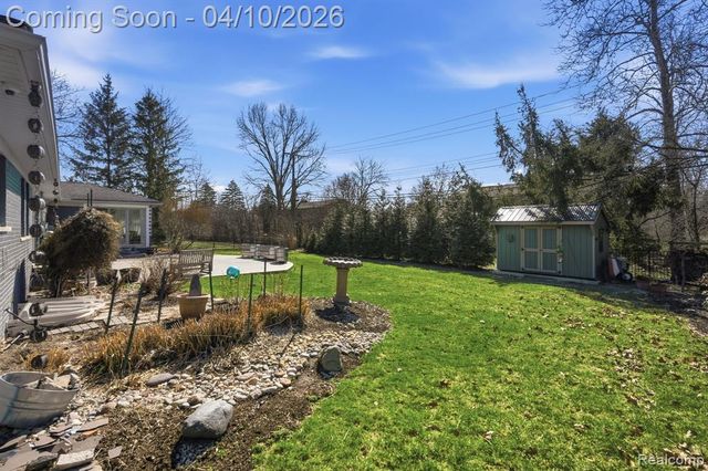 31700 Nixon Street, Beverly Hills, MI 48025