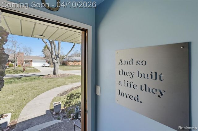 31700 Nixon Street, Beverly Hills, MI 48025