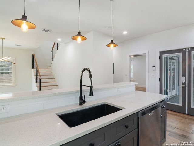 737 E Magnolia Avenue, San Antonio, TX 78212