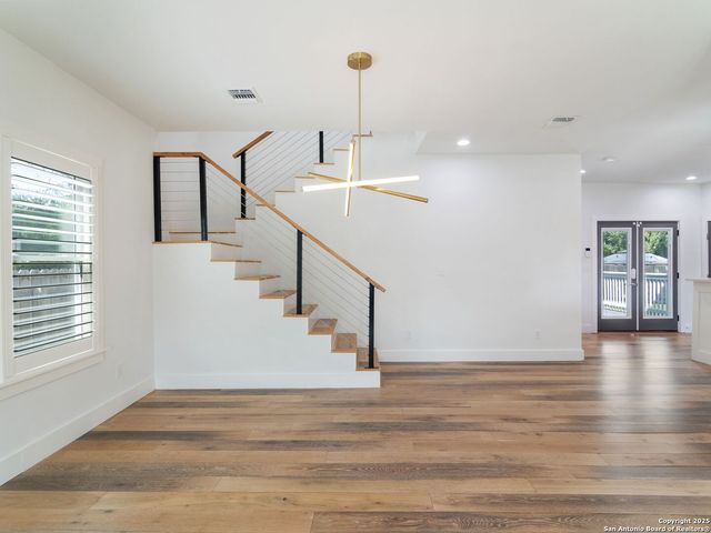 737 E Magnolia Avenue, San Antonio, TX 78212