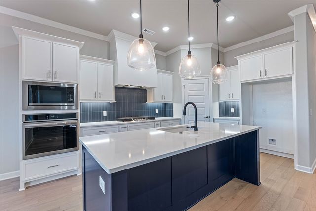 1502 Lookout Lane, Cave Springs, AR 72718