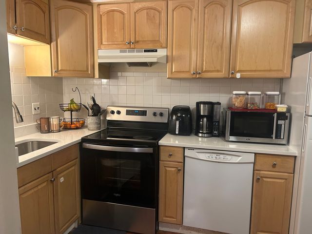 21 Central Ave 21-12, Everett, MA 02149