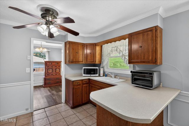 3852 Ridgeline Drive, Kingsport, TN 37664