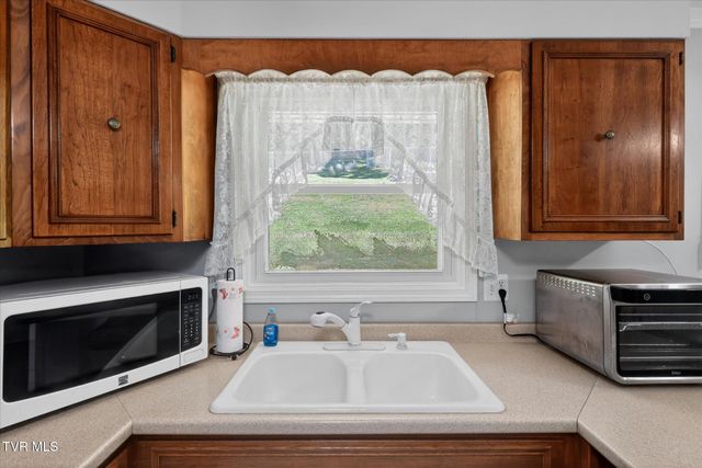3852 Ridgeline Drive, Kingsport, TN 37664