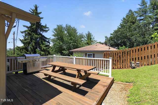 3852 Ridgeline Drive, Kingsport, TN 37664