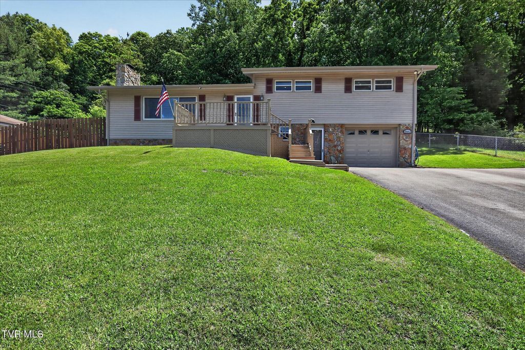 3852 Ridgeline Drive, Kingsport, TN 37664