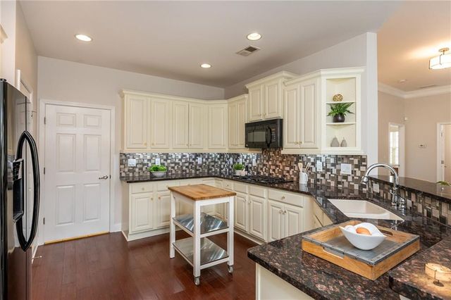 242 Orchards Circle, Woodstock, GA 30188