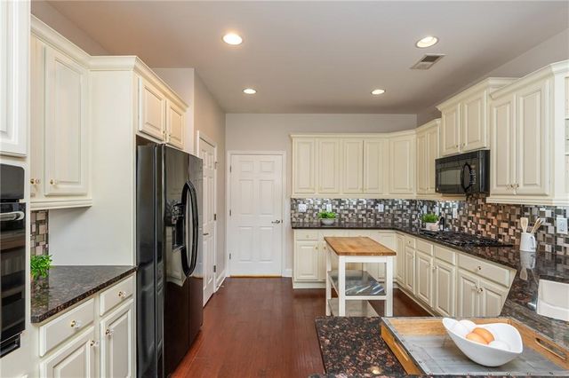 242 Orchards Circle, Woodstock, GA 30188