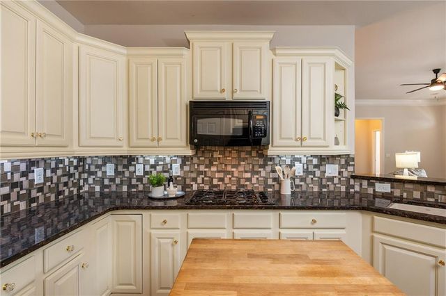 242 Orchards Circle, Woodstock, GA 30188