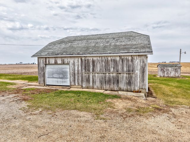 3865 E 1553rd Road, Earlville, IL 60518