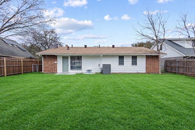 1510 Finley Road, Irving, TX 75062