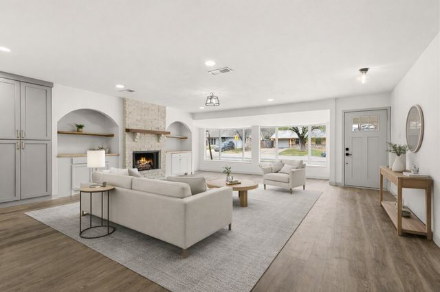 1510 Finley Road, Irving, TX 75062