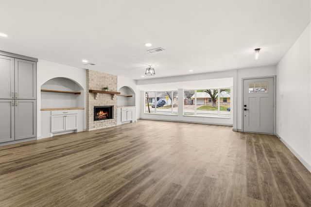 1510 Finley Road, Irving, TX 75062