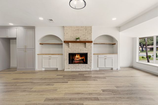 1510 Finley Road, Irving, TX 75062