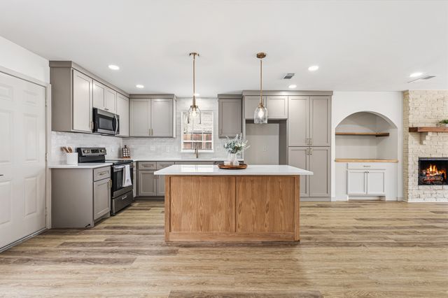 1510 Finley Road, Irving, TX 75062